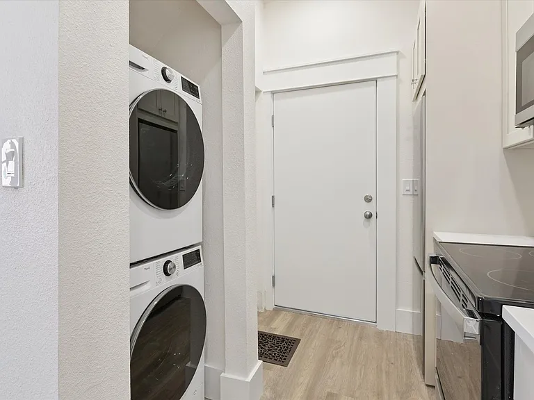 1620 Walnut St #2 — Photo 12