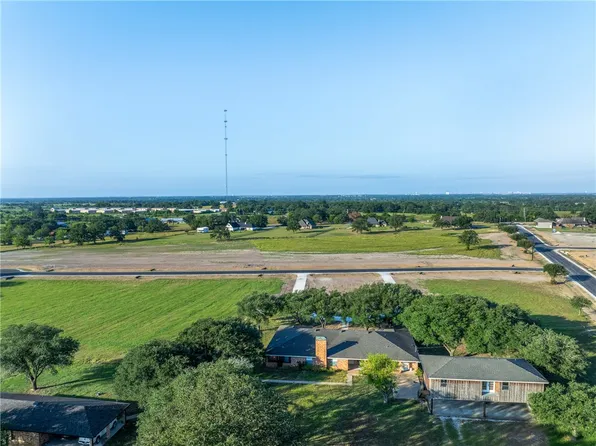 10336 Charlinda Ln, Bryan, TX 77808