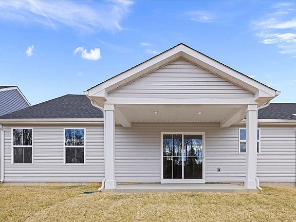 5th image of 332 White Birch Rd