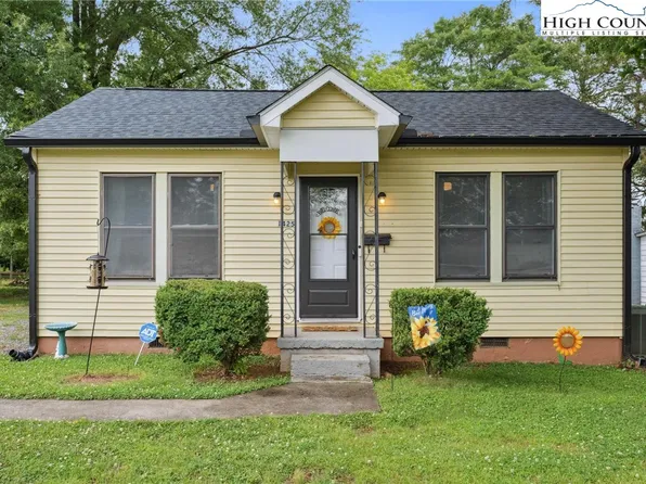 1425 NE 3rd Street Place, Hickory, NC 28601