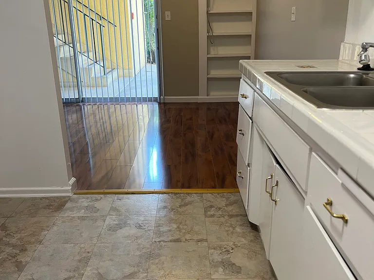 244 S El Molino Ave — Photo 21