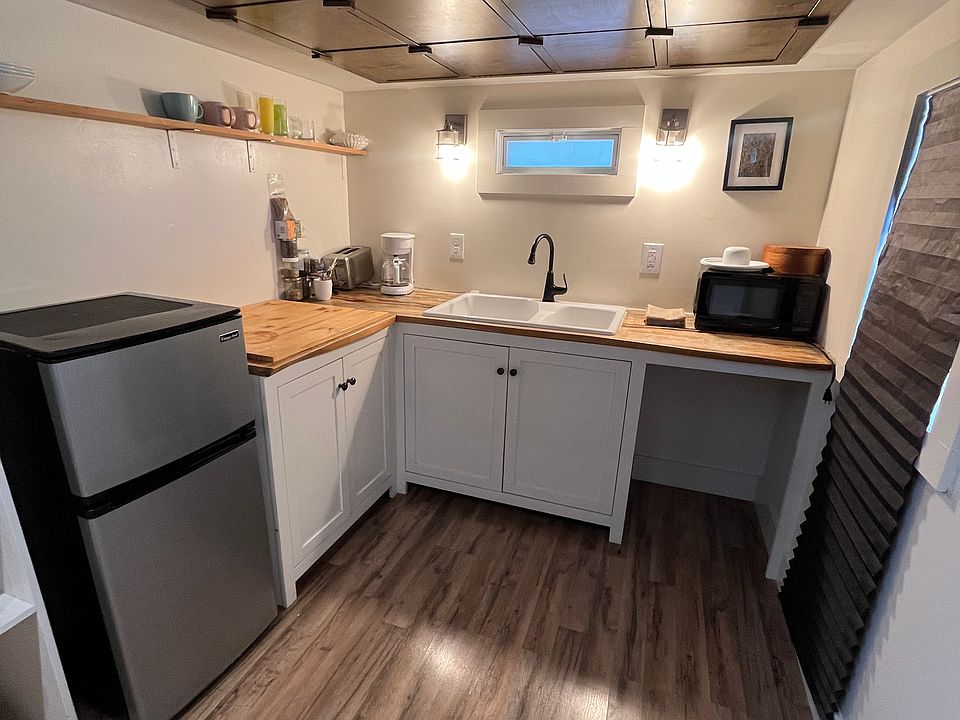 Interior: 
Kitchen/Dining Area