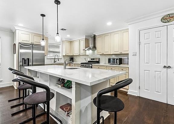 5th image of 9012 Hickory St