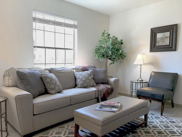 1071 Meadowlark Ct SE — Photo 2