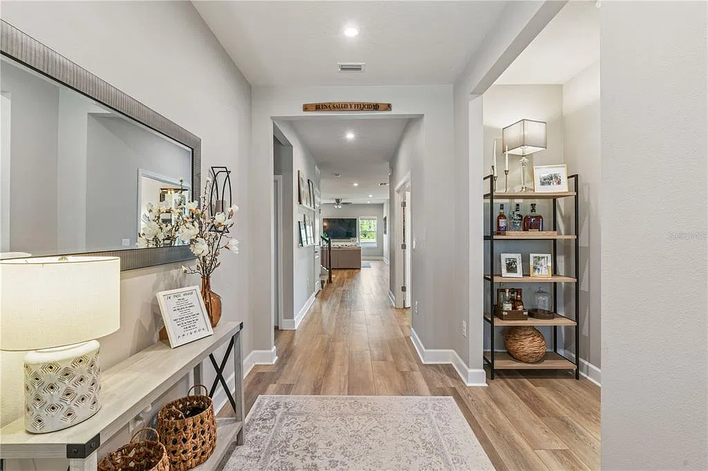 3 bed, 2.0 bath, 2386 sqft, $3,750 — Photo 3