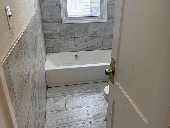 4th image of 2923 S Salina St #2925