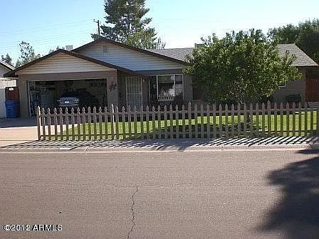 27 E Balboa Dr — Photo 2