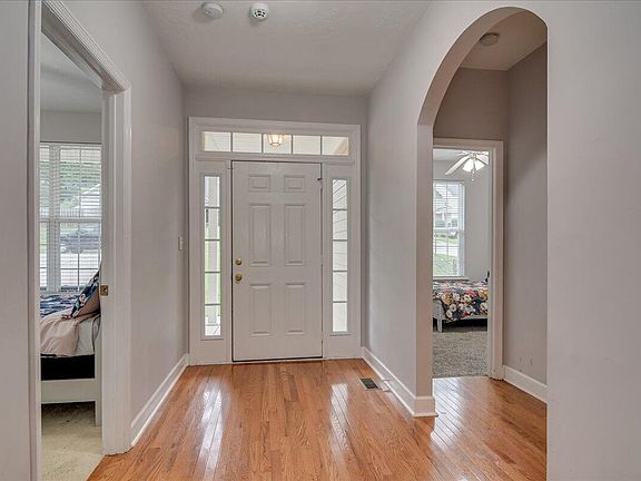 3rd image of 872 Tyler Woods Drive