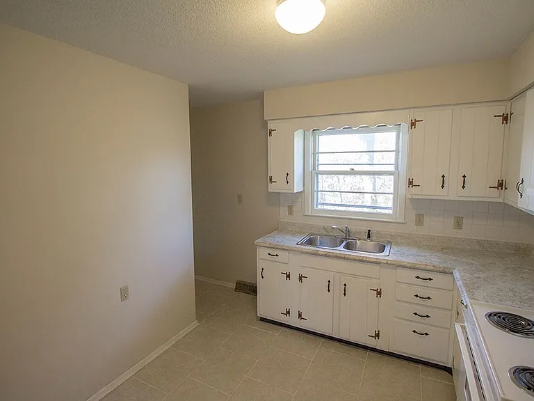 1207 White Oak Ln — Photo 13