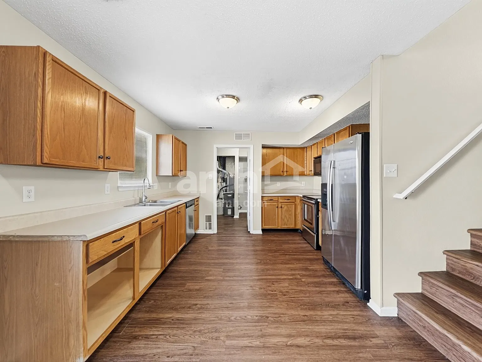 3 bed, 2.5 bath, 2240 sqft, $2,000 — Photo 4