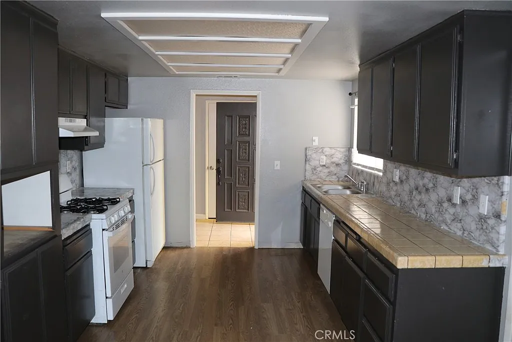 3 bed, 1624 sqft, $2,200 — Photo 1
