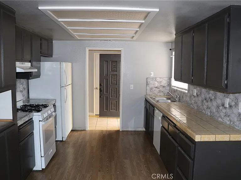 7864 Newhall Ave — Photo 1