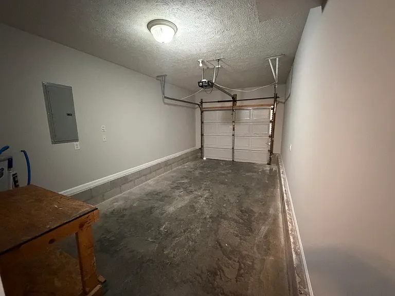 1217 Eastwoods Dr — Photo 10