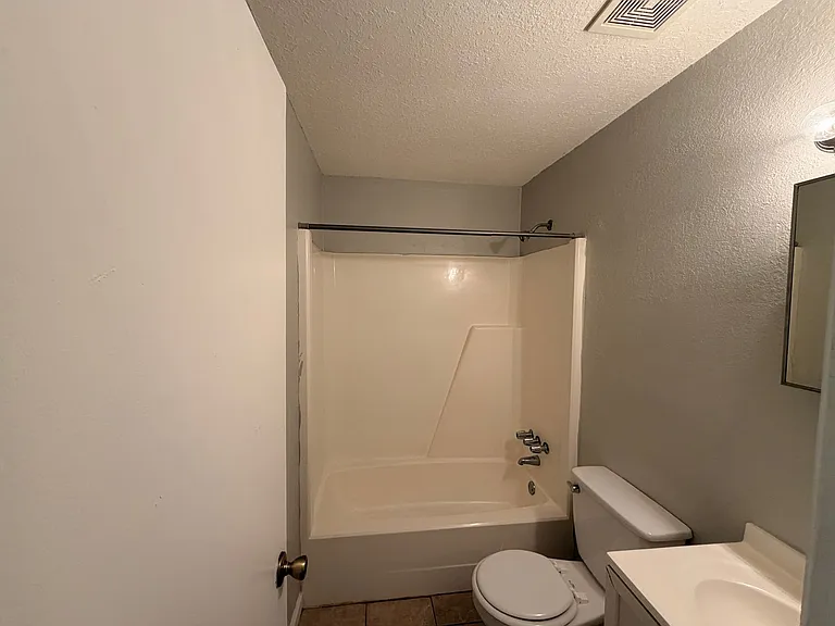 1616 E Moore St — Photo 5