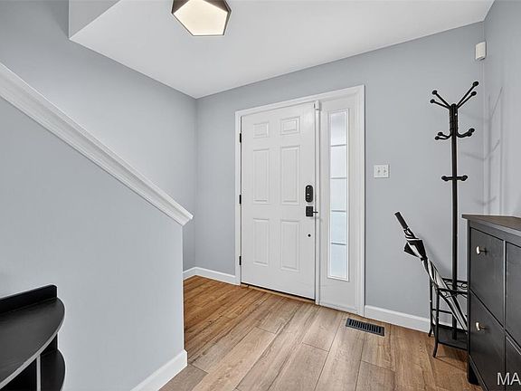 3rd image of 270 Le Beau Ln