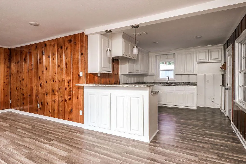 3 bed, 1170 sqft, $1,595 — Photo 3