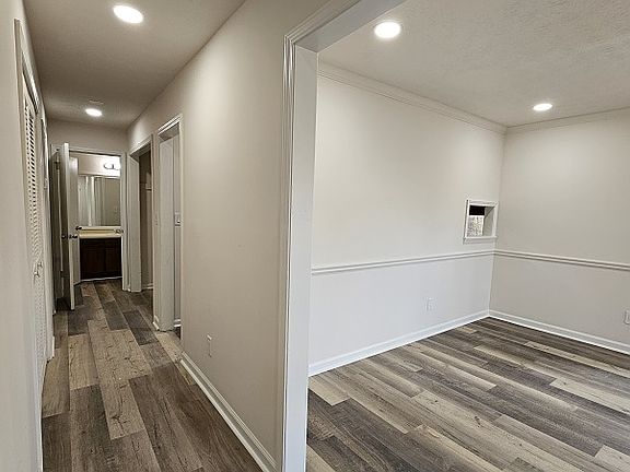 5th image of 2138 Meadowview Ct SE APT A