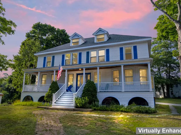 16 Eastern Avenue, Boothbay Harbor, ME 04538