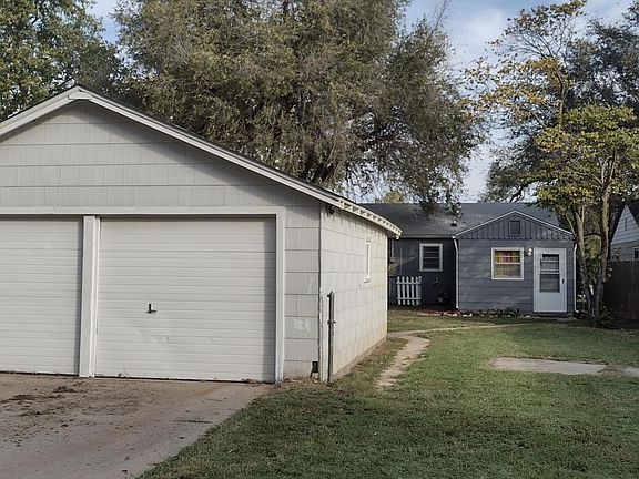 2nd image of 1207 E 10th St