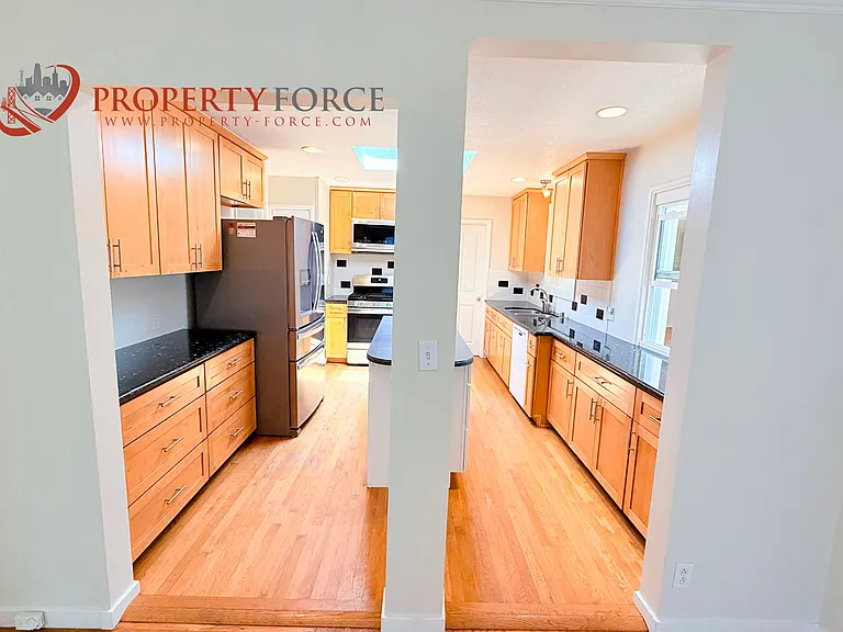 1623 Howard Ave — Photo 16