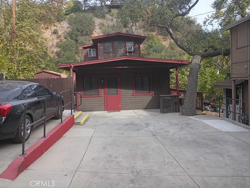 2 bed, 1.5 bath, 558 sqft, $3,400 — Photo 2