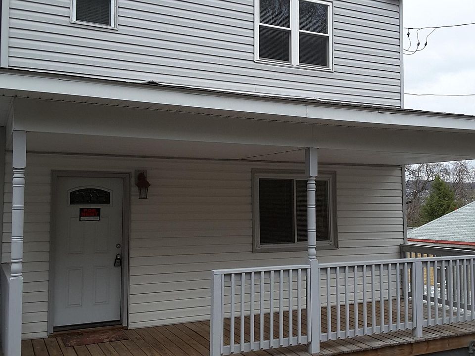Welcome to 146 Riverview St!!