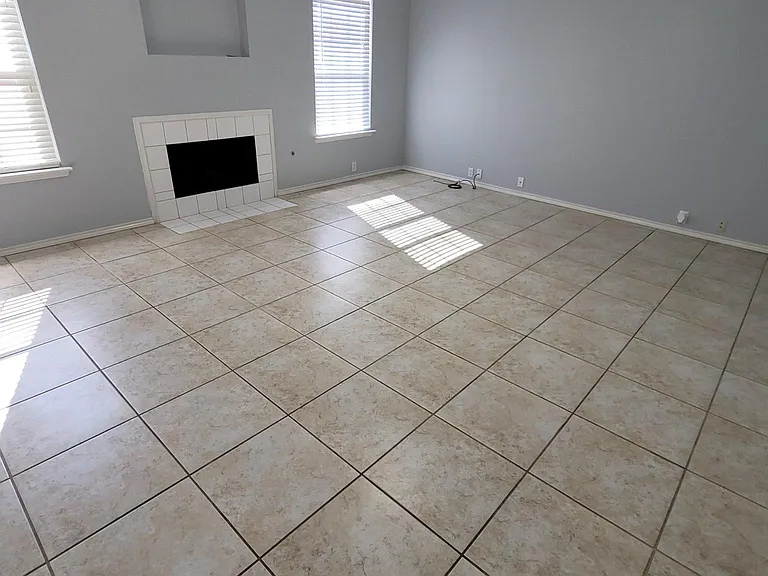 1101 Springcreek Dr — Photo 12