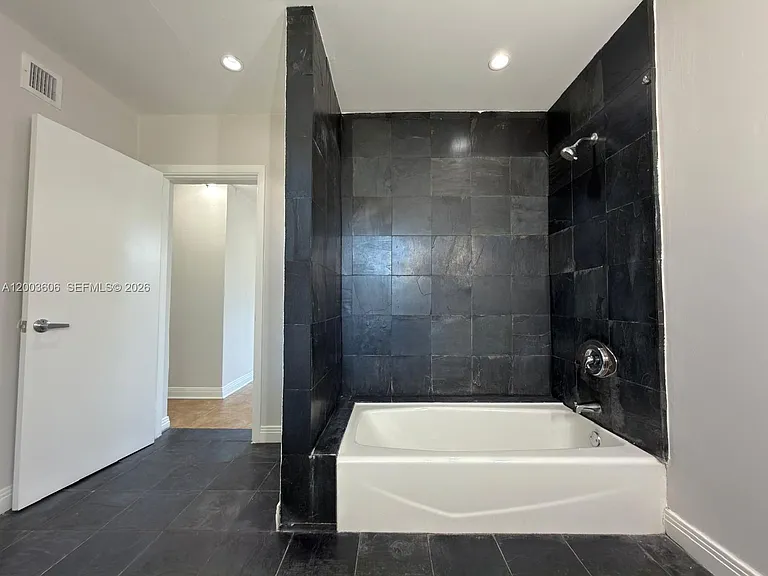 1325 NW 11th St #C1325 — Photo 10