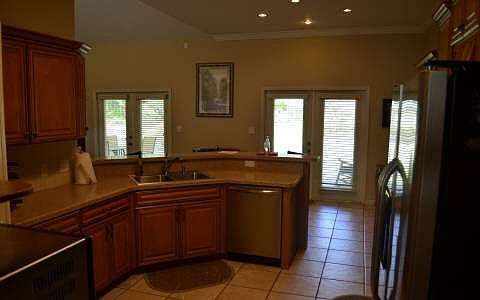 5th image of 305 NW Heritage Dr