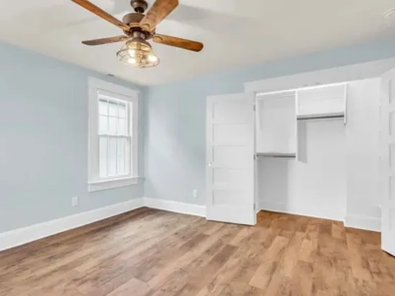 106 Grace St — Photo 23