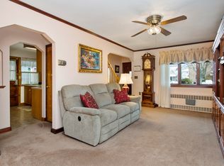140 Floral Pkwy, Floral Park, NY 11001