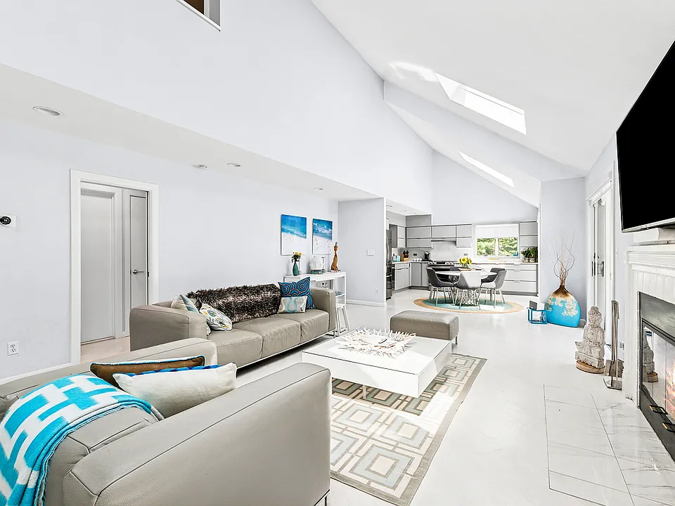 14 Bay View Ave