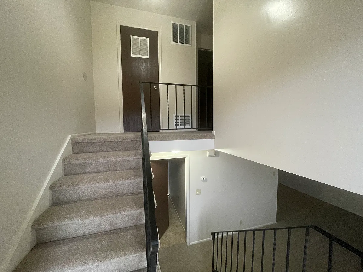 Building Photo - 101 E 600 N #E