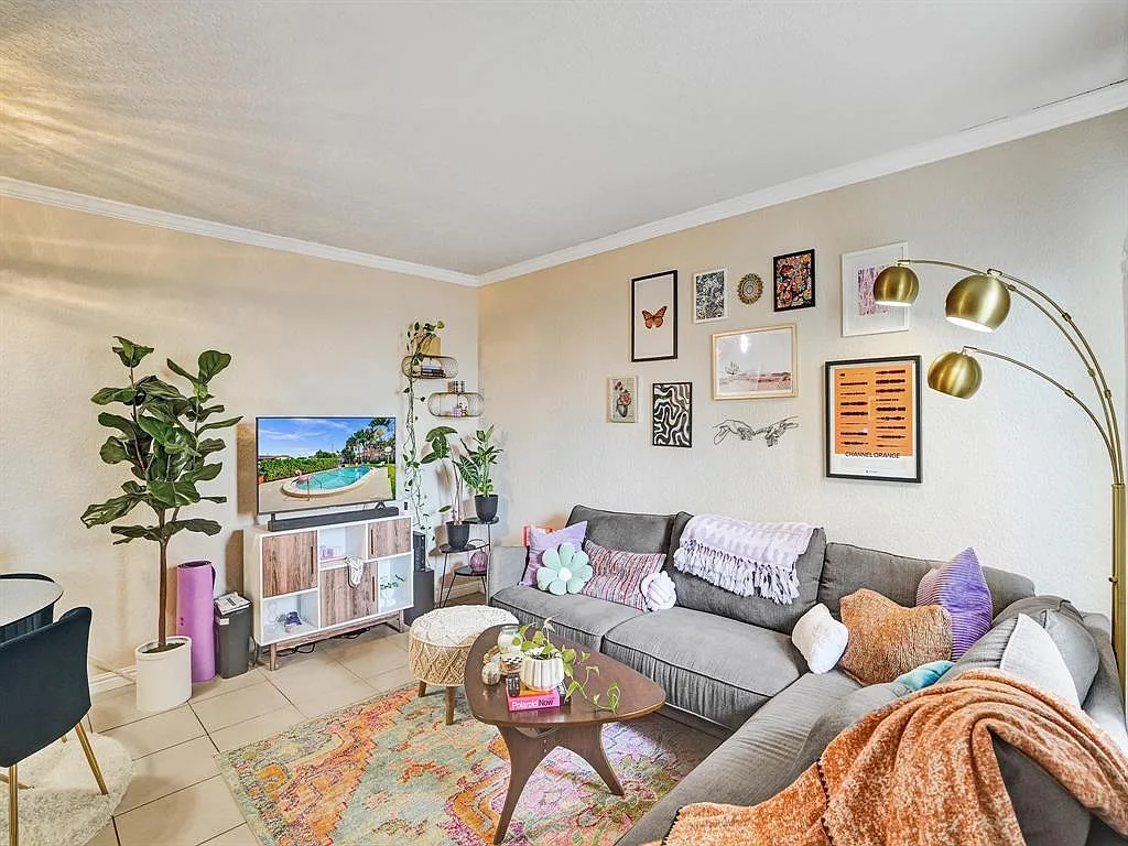 1 bed, 1.0 bath, 568 sqft, $1,600 — Photo 2
