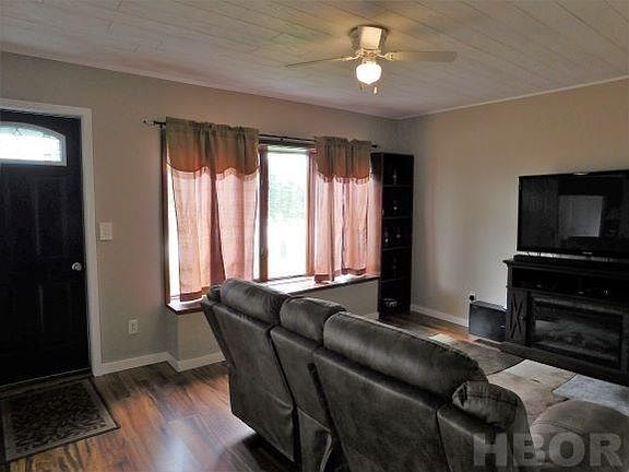 3rd image of 110 E Nicholas St