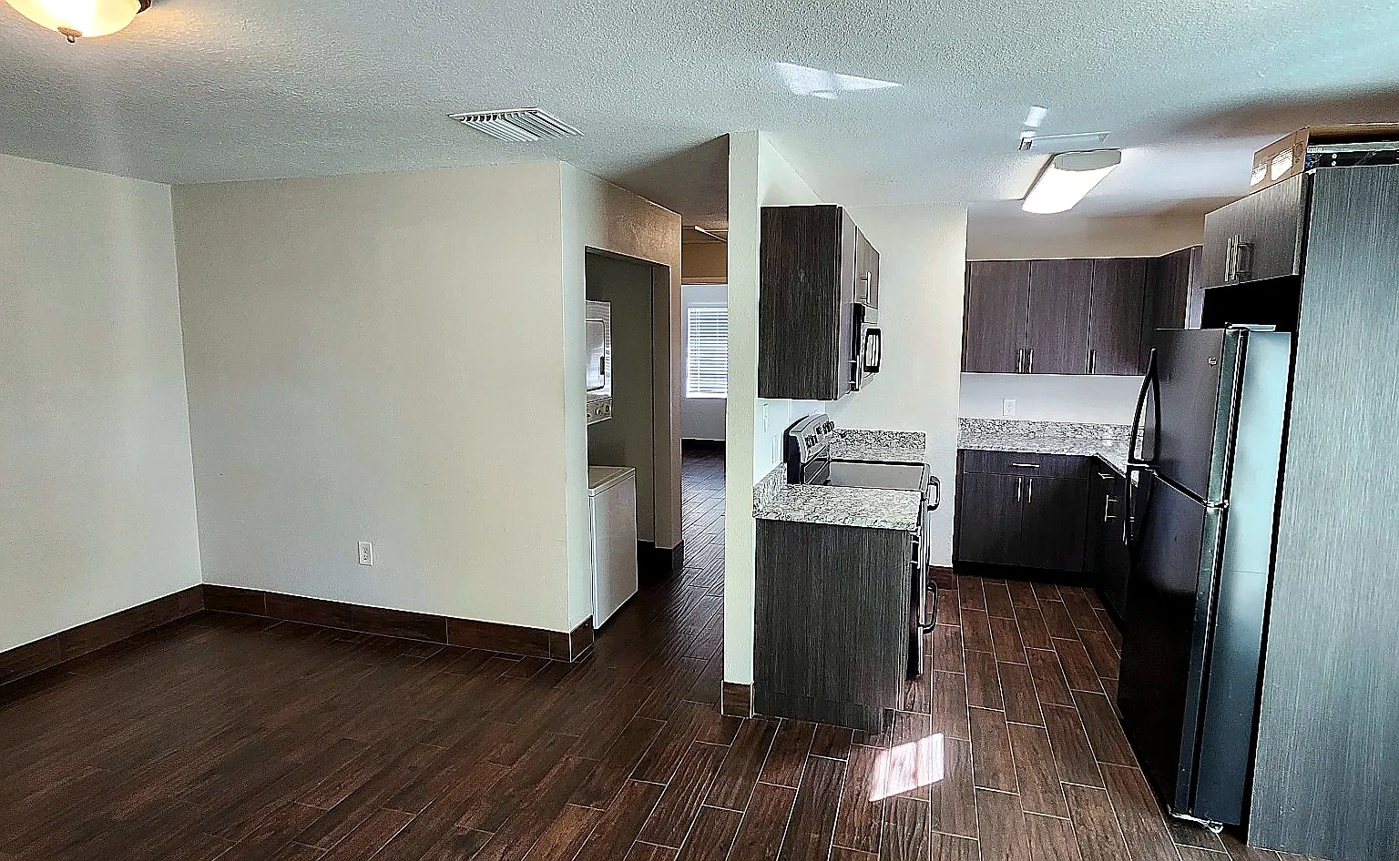 2 bed, 700 sqft, $1,400 — Photo 4