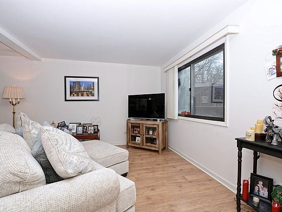 3rd image of 15804 Laramie Ave APT 3