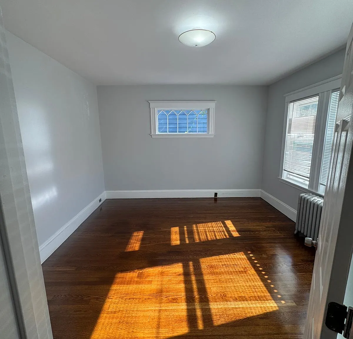 3 bed, 1150 sqft, $3,350 — Photo 1