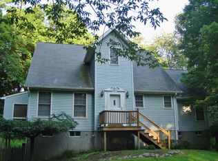 7 Fir St, Red Hook, NY 12571