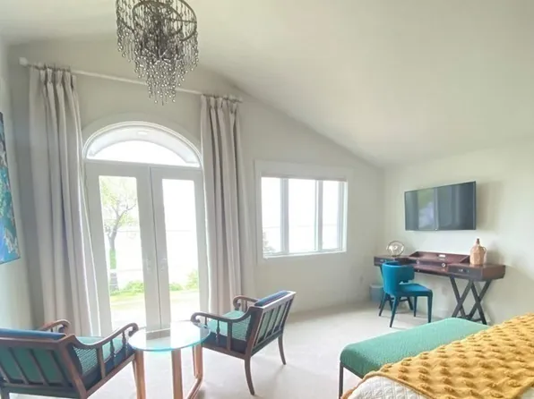 88 Little Neck Rd, Ipswich, MA 01938