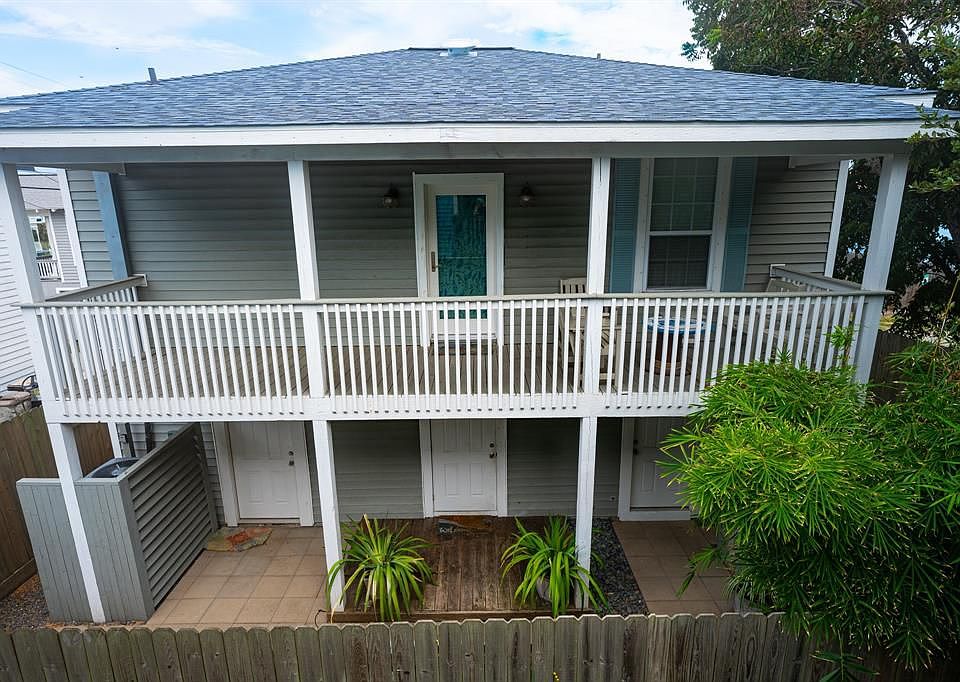 1st image of 922 Avenue L