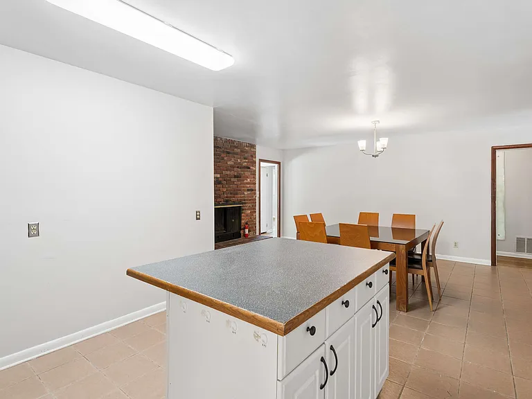 3543 Cloudland Dr — Photo 12