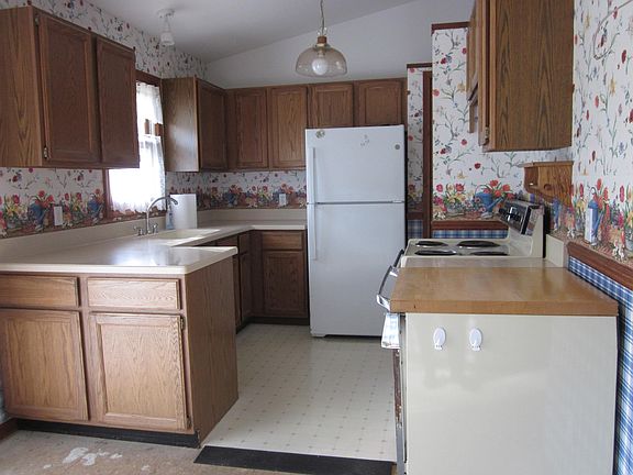 3rd image of 28121 Two Oaks Cir