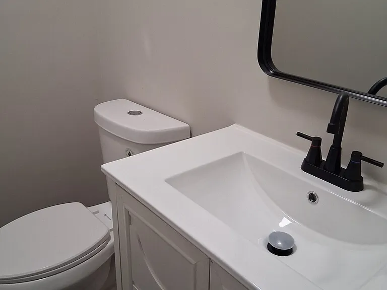 8229 Queens Dr — Photo 16