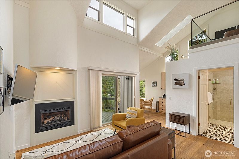 4th image of 98 Armadale Road #215
