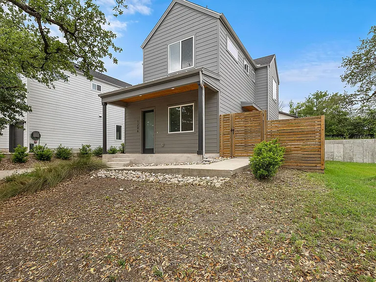 1206 Sarabeth Way — Photo 2