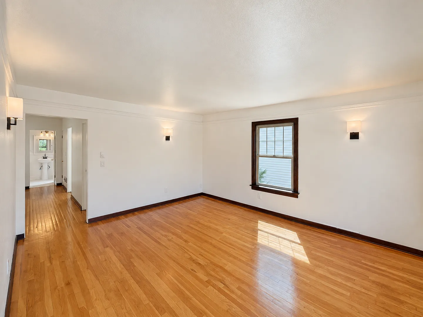 6522 Phinney Ave N — Photo 3