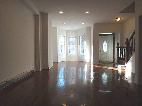 4th image of 1002 Tinton Ave
