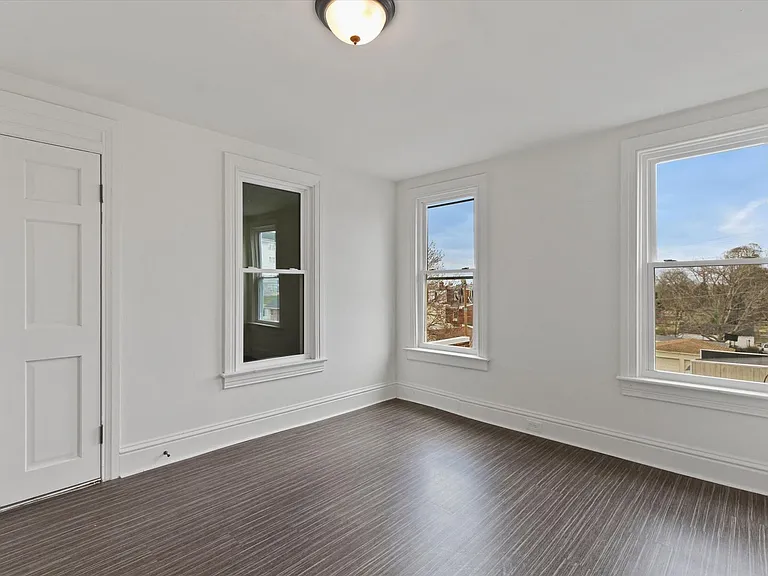 1020 N George St — Photo 14