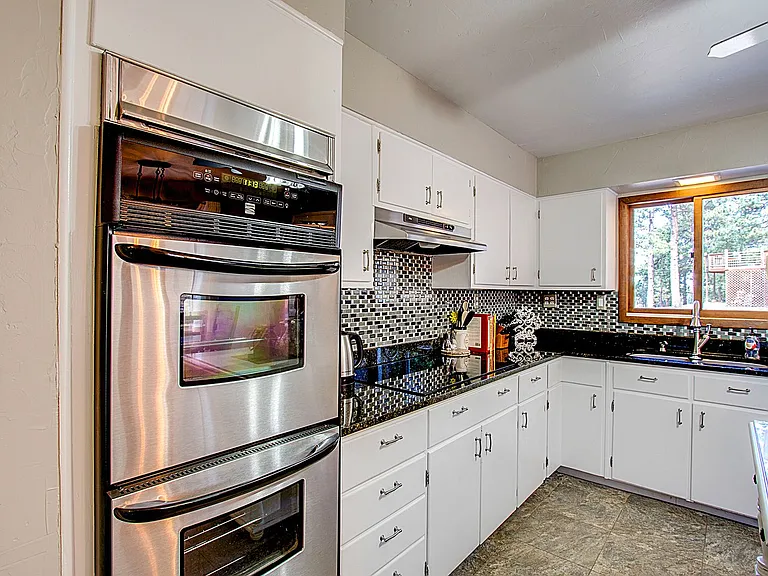 1040 Forest Hill Rd — Photo 17